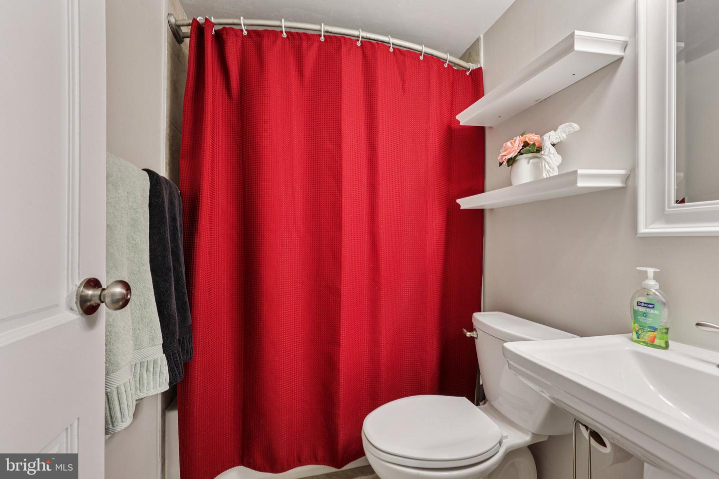 6631 WAKEFIELD DR #407, ALEXANDRIA, Virginia 22307, 1 Bedroom Bedrooms, ,1 BathroomBathrooms,Residential,For sale,6631 WAKEFIELD DR #407,VAFX2255664 MLS # VAFX2255664