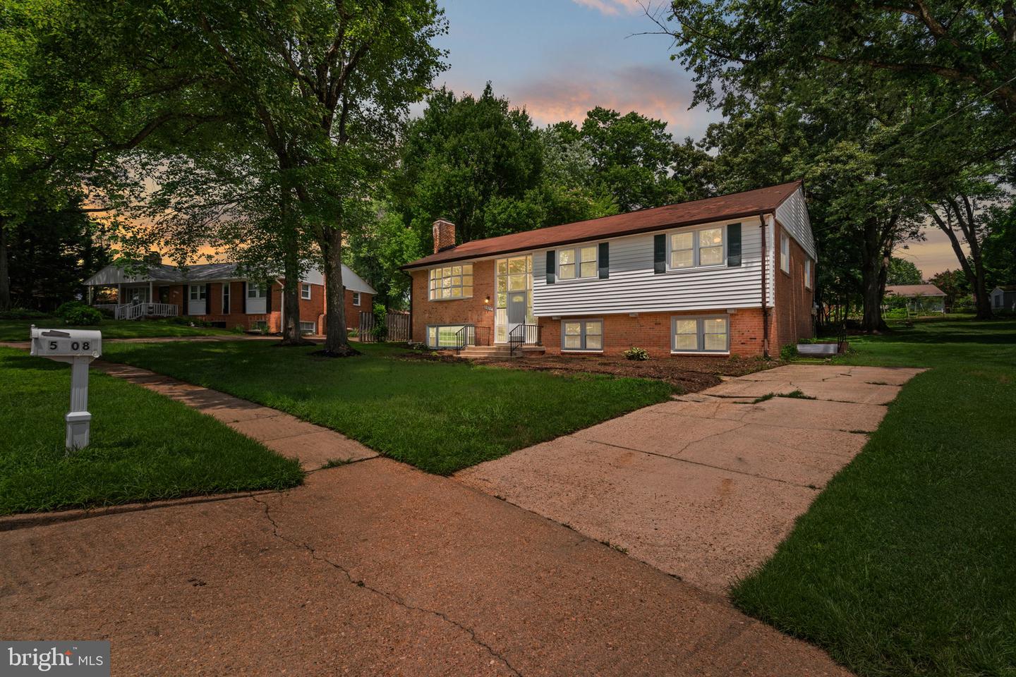 5308 PORTSMOUTH RD, FAIRFAX, Virginia 22032, 5 Bedrooms Bedrooms, ,3 BathroomsBathrooms,Residential,For sale,5308 PORTSMOUTH RD,VAFX2255674 MLS # VAFX2255674