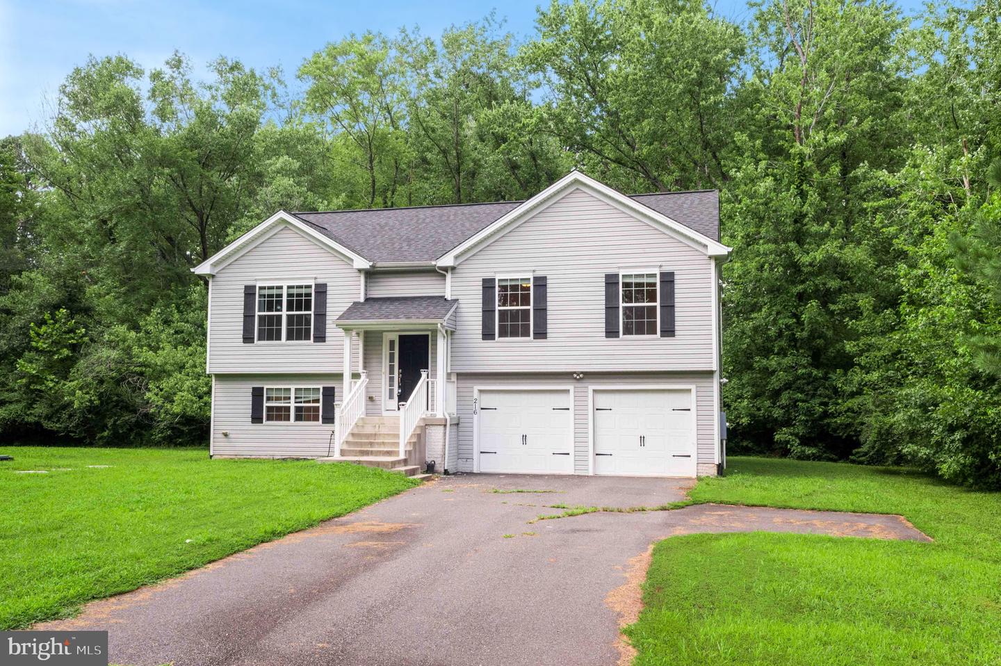 216 MINUTE MAN DR, RUTHER GLEN, Virginia 22546, 4 Bedrooms Bedrooms, 11 Rooms Rooms,3 BathroomsBathrooms,Residential,For sale,216 MINUTE MAN DR,VACV2008518 MLS # VACV2008518