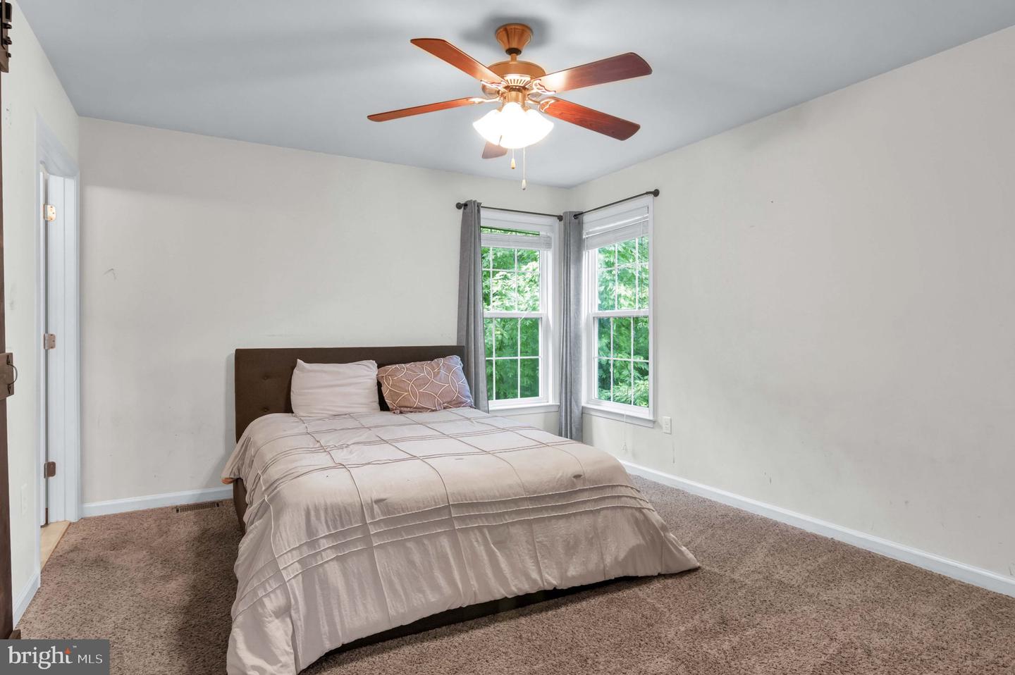 216 MINUTE MAN DR, RUTHER GLEN, Virginia 22546, 4 Bedrooms Bedrooms, 11 Rooms Rooms,3 BathroomsBathrooms,Residential,For sale,216 MINUTE MAN DR,VACV2008518 MLS # VACV2008518