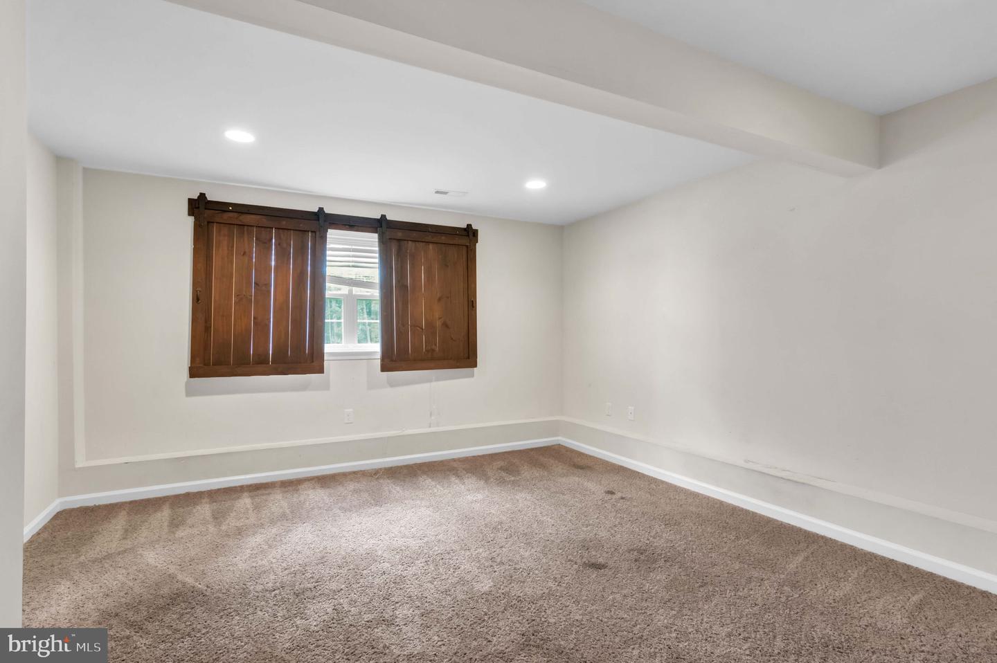216 MINUTE MAN DR, RUTHER GLEN, Virginia 22546, 4 Bedrooms Bedrooms, 11 Rooms Rooms,3 BathroomsBathrooms,Residential,For sale,216 MINUTE MAN DR,VACV2008518 MLS # VACV2008518