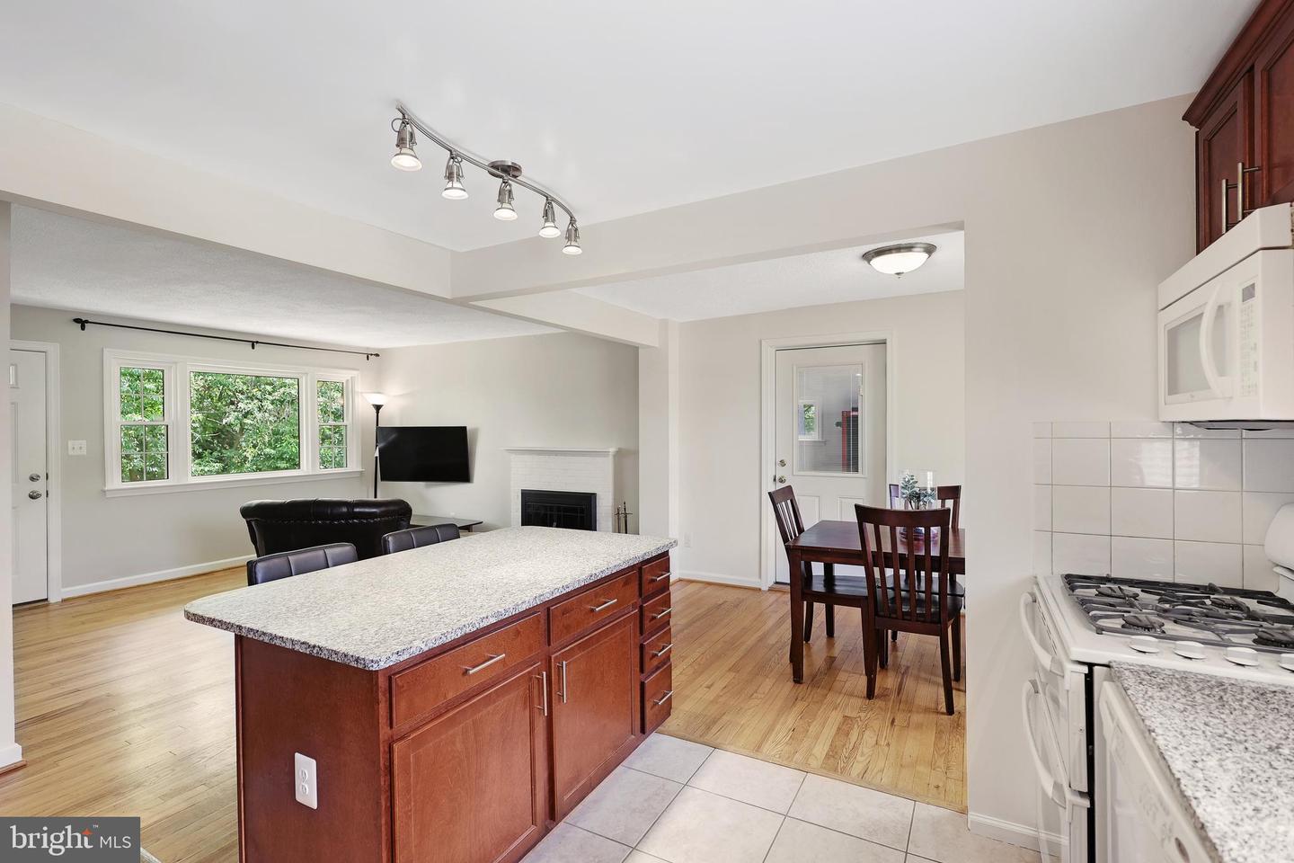 5726 N KINGS HWY, ALEXANDRIA, Virginia 22303, 4 Bedrooms Bedrooms, ,2 BathroomsBathrooms,Residential,For sale,5726 N KINGS HWY,VAFX2255772 MLS # VAFX2255772