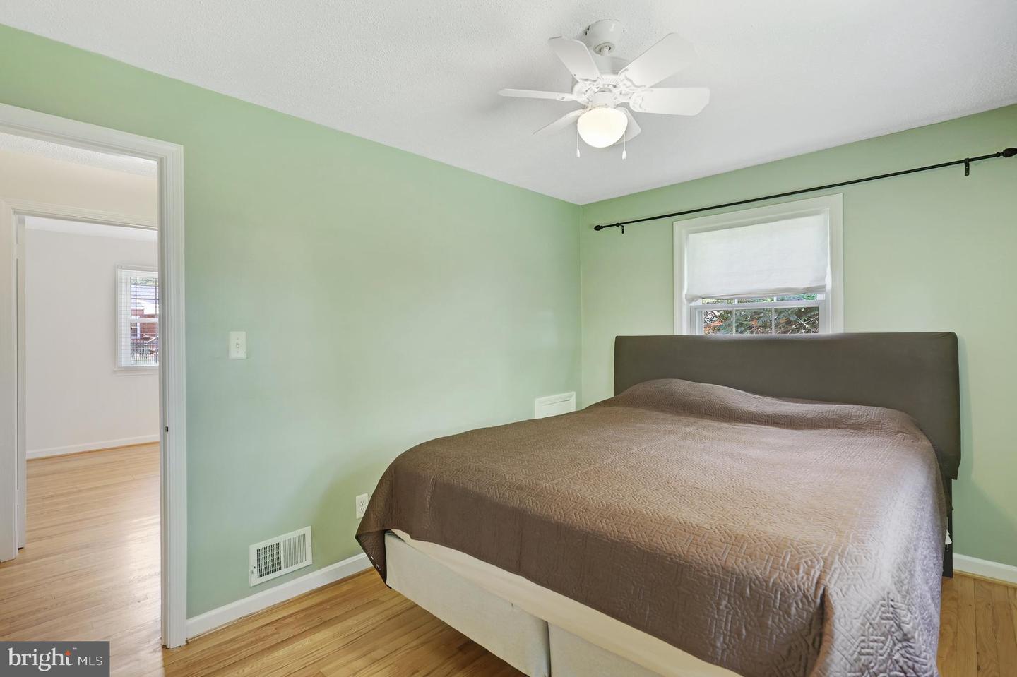 5726 N KINGS HWY, ALEXANDRIA, Virginia 22303, 4 Bedrooms Bedrooms, ,2 BathroomsBathrooms,Residential,For sale,5726 N KINGS HWY,VAFX2255772 MLS # VAFX2255772