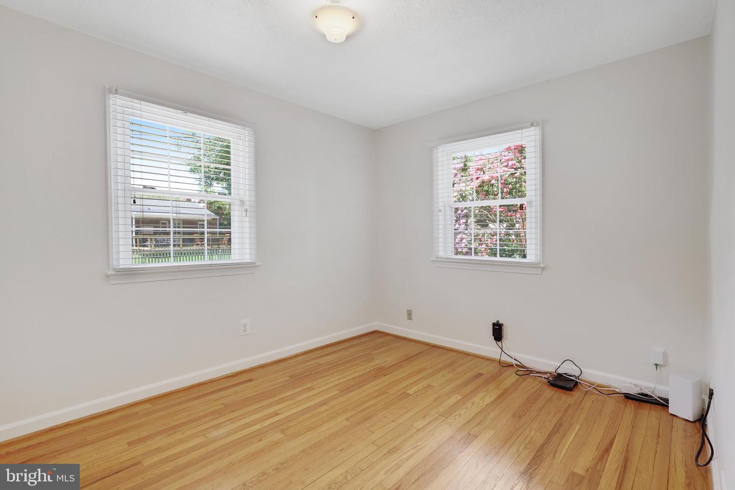 5726 N KINGS HWY, ALEXANDRIA, Virginia 22303, 4 Bedrooms Bedrooms, ,2 BathroomsBathrooms,Residential,For sale,5726 N KINGS HWY,VAFX2255772 MLS # VAFX2255772