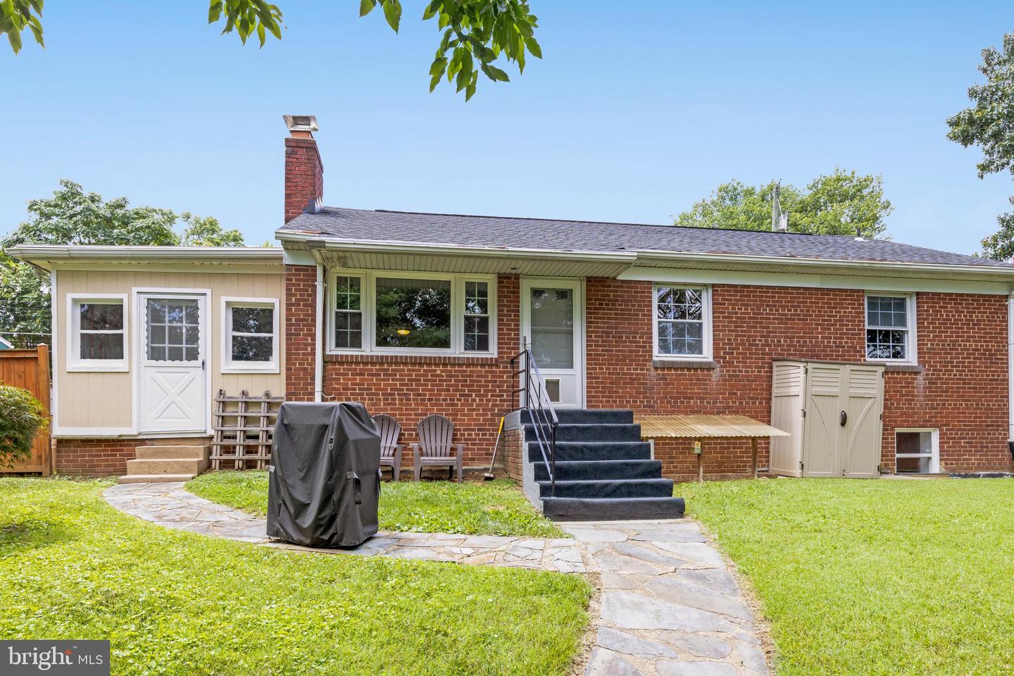 5726 N KINGS HWY, ALEXANDRIA, Virginia 22303, 4 Bedrooms Bedrooms, ,2 BathroomsBathrooms,Residential,For sale,5726 N KINGS HWY,VAFX2255772 MLS # VAFX2255772