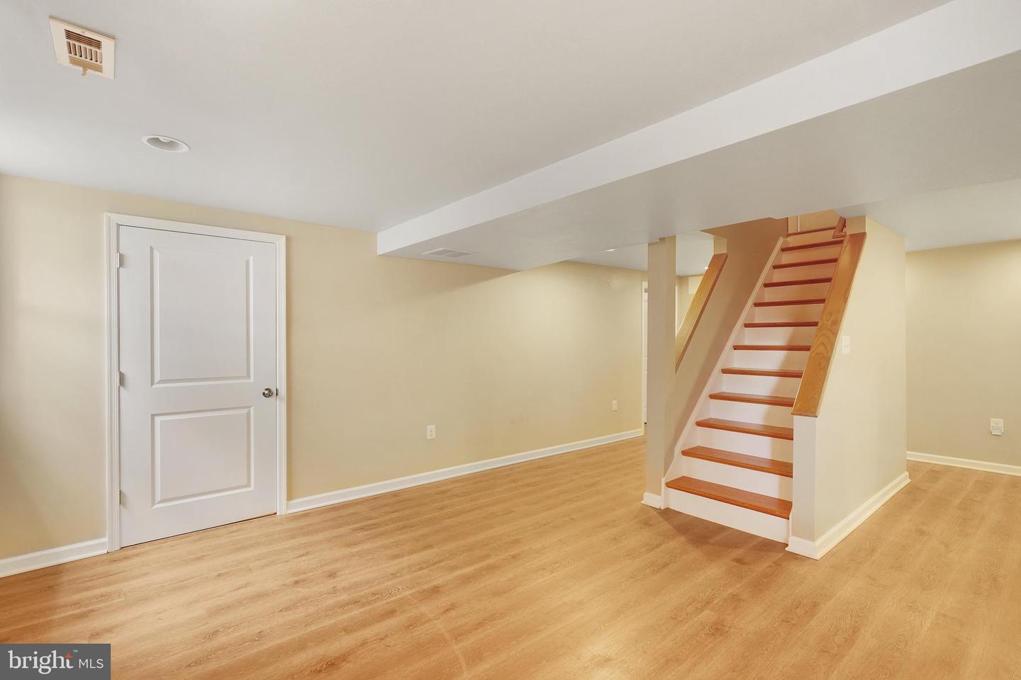 5726 N KINGS HWY, ALEXANDRIA, Virginia 22303, 4 Bedrooms Bedrooms, ,2 BathroomsBathrooms,Residential,For sale,5726 N KINGS HWY,VAFX2255772 MLS # VAFX2255772