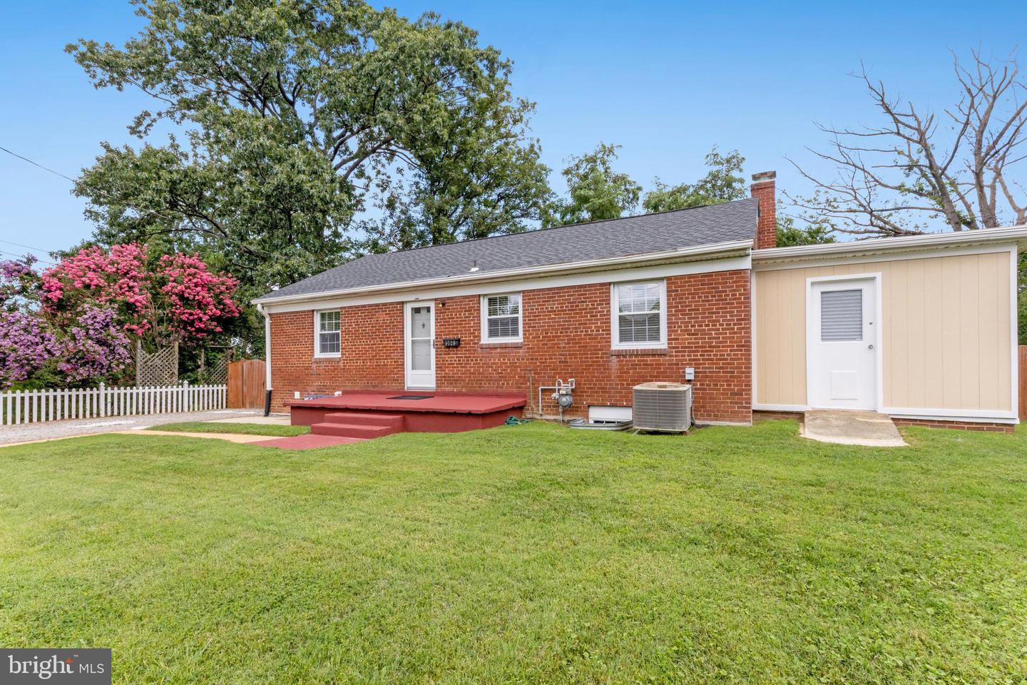 5726 N KINGS HWY, ALEXANDRIA, Virginia 22303, 4 Bedrooms Bedrooms, ,2 BathroomsBathrooms,Residential,For sale,5726 N KINGS HWY,VAFX2255772 MLS # VAFX2255772