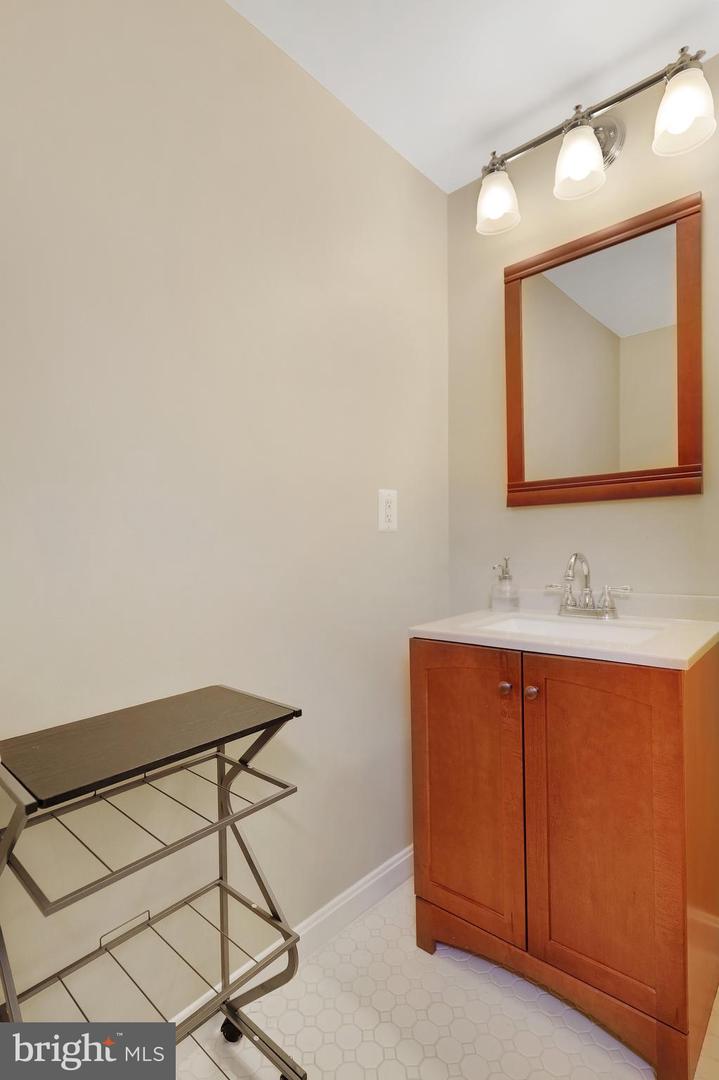 5726 N KINGS HWY, ALEXANDRIA, Virginia 22303, 4 Bedrooms Bedrooms, ,2 BathroomsBathrooms,Residential,For sale,5726 N KINGS HWY,VAFX2255772 MLS # VAFX2255772