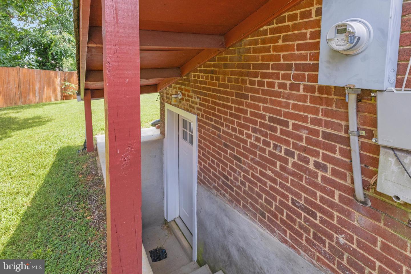 5726 N KINGS HWY, ALEXANDRIA, Virginia 22303, 4 Bedrooms Bedrooms, ,2 BathroomsBathrooms,Residential,For sale,5726 N KINGS HWY,VAFX2255772 MLS # VAFX2255772