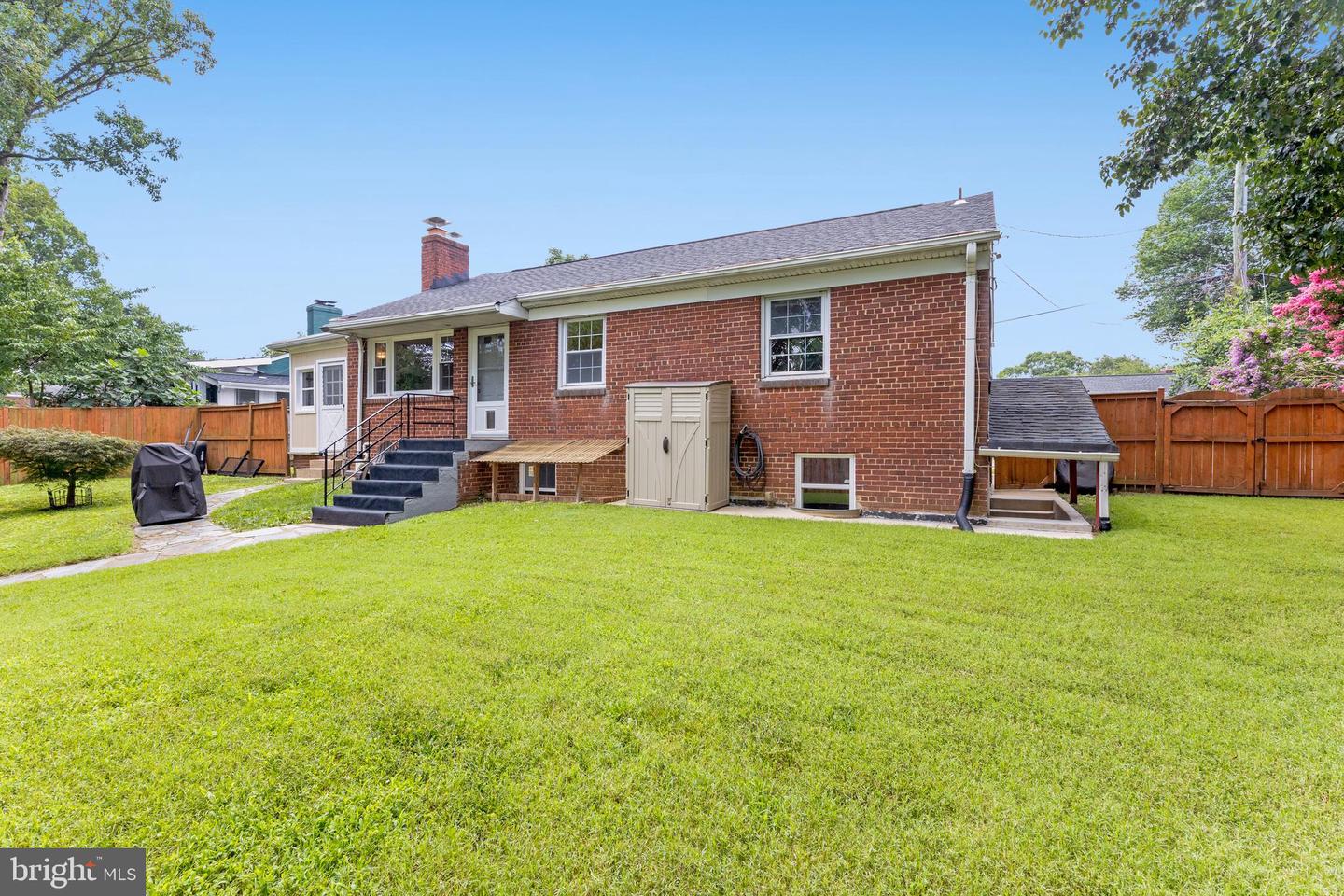 5726 N KINGS HWY, ALEXANDRIA, Virginia 22303, 4 Bedrooms Bedrooms, ,2 BathroomsBathrooms,Residential,For sale,5726 N KINGS HWY,VAFX2255772 MLS # VAFX2255772