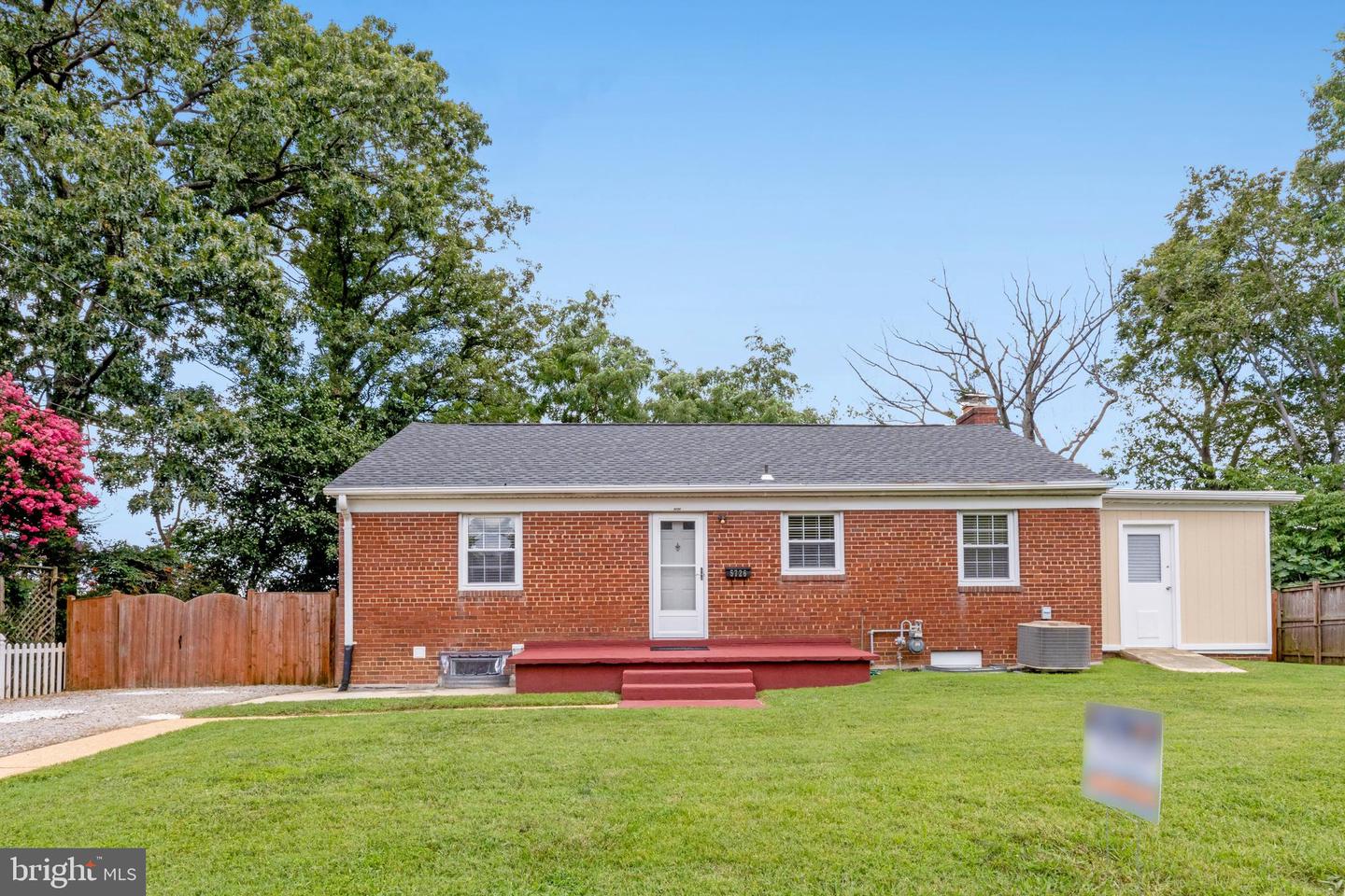 5726 N KINGS HWY, ALEXANDRIA, Virginia 22303, 4 Bedrooms Bedrooms, ,2 BathroomsBathrooms,Residential,For sale,5726 N KINGS HWY,VAFX2255772 MLS # VAFX2255772