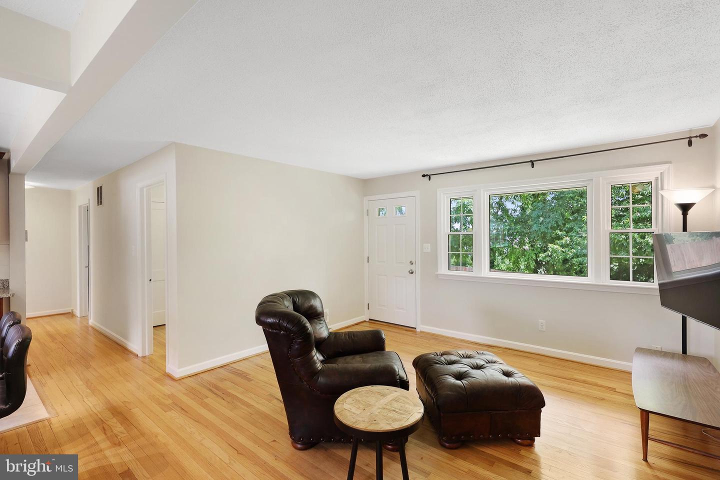 5726 N KINGS HWY, ALEXANDRIA, Virginia 22303, 4 Bedrooms Bedrooms, ,2 BathroomsBathrooms,Residential,For sale,5726 N KINGS HWY,VAFX2255772 MLS # VAFX2255772