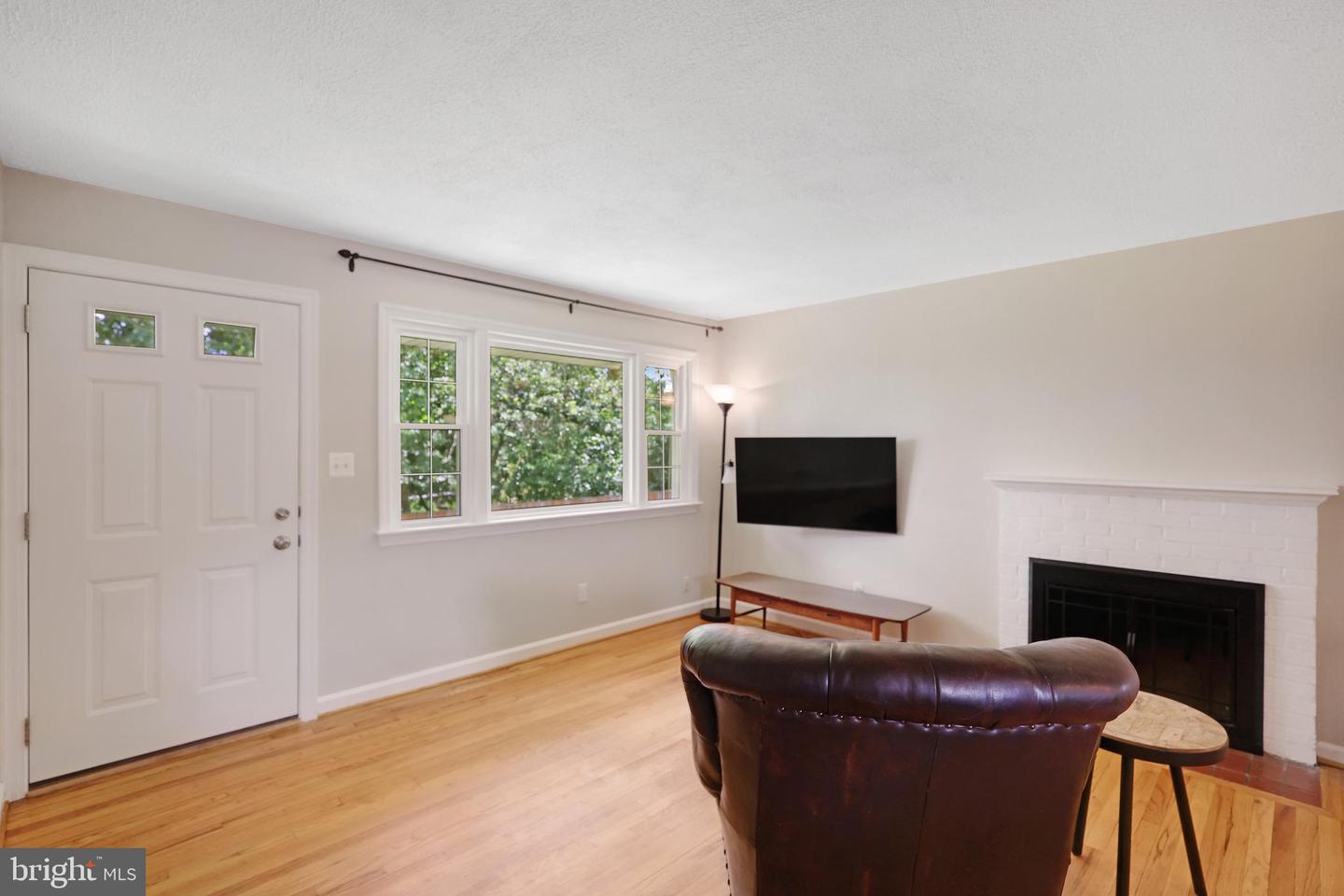5726 N KINGS HWY, ALEXANDRIA, Virginia 22303, 4 Bedrooms Bedrooms, ,2 BathroomsBathrooms,Residential,For sale,5726 N KINGS HWY,VAFX2255772 MLS # VAFX2255772