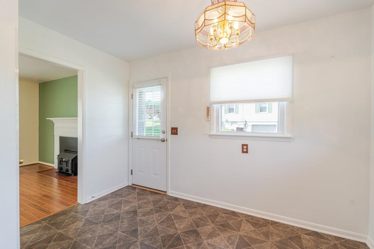 780 BROADVIEW DR, HARRISONBURG, Virginia 22802, 3 Bedrooms Bedrooms, ,1 BathroomBathrooms,Residential,780 BROADVIEW DR,667055 MLS # 667055