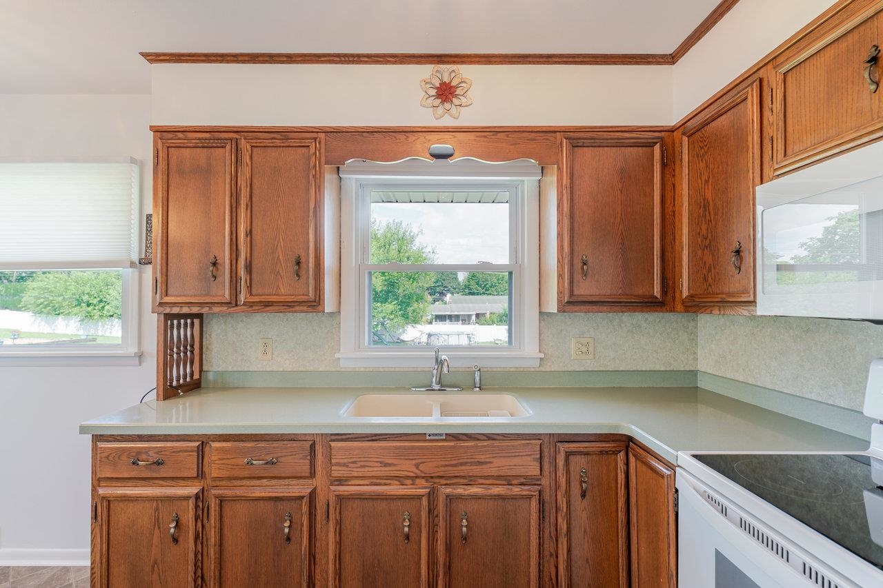 780 BROADVIEW DR, HARRISONBURG, Virginia 22802, 3 Bedrooms Bedrooms, ,1 BathroomBathrooms,Residential,780 BROADVIEW DR,667055 MLS # 667055