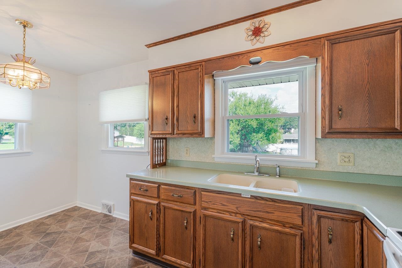780 BROADVIEW DR, HARRISONBURG, Virginia 22802, 3 Bedrooms Bedrooms, ,1 BathroomBathrooms,Residential,780 BROADVIEW DR,667055 MLS # 667055