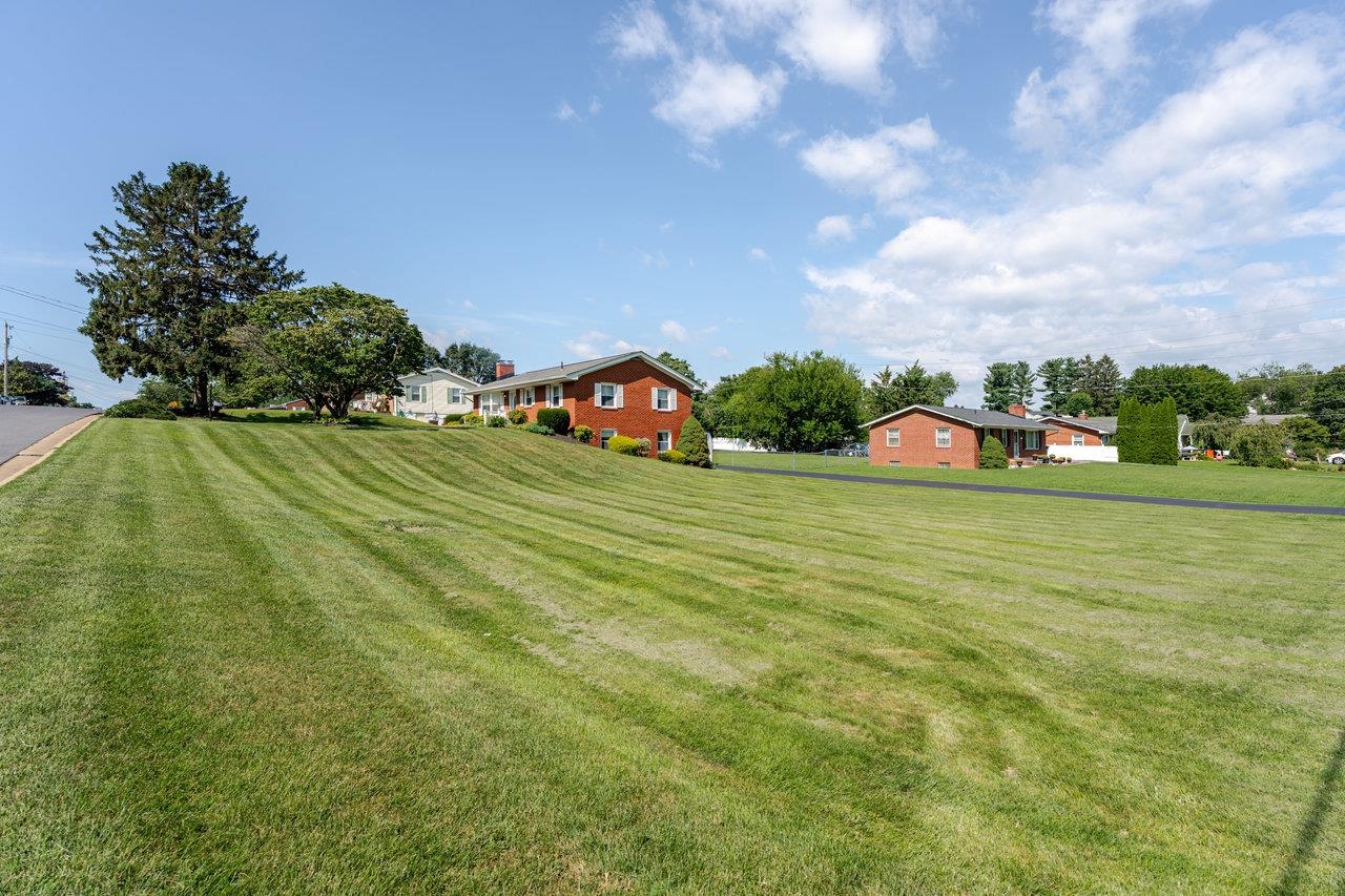 780 BROADVIEW DR, HARRISONBURG, Virginia 22802, 3 Bedrooms Bedrooms, ,1 BathroomBathrooms,Residential,780 BROADVIEW DR,667055 MLS # 667055