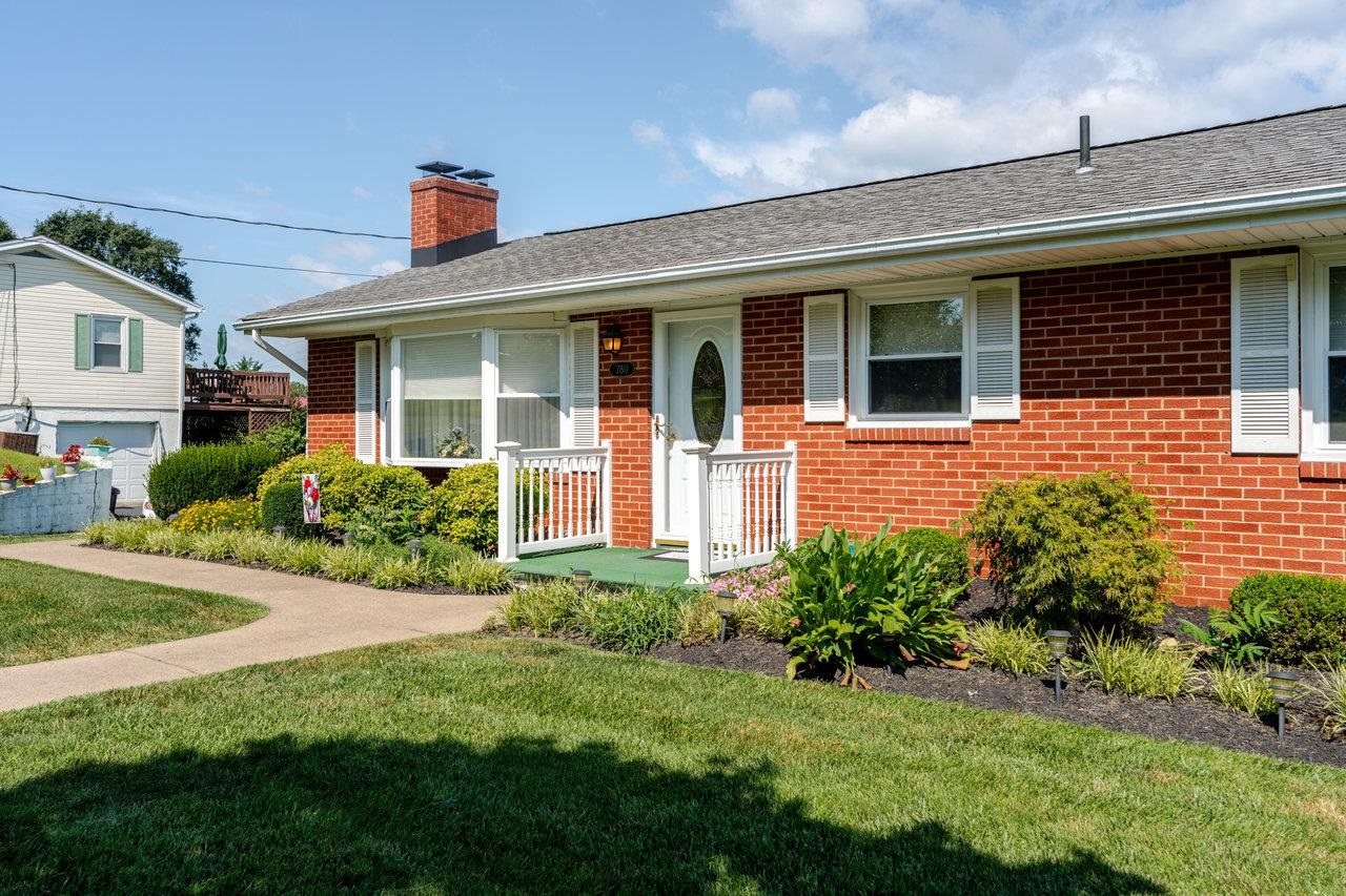 780 BROADVIEW DR, HARRISONBURG, Virginia 22802, 3 Bedrooms Bedrooms, ,1 BathroomBathrooms,Residential,780 BROADVIEW DR,667055 MLS # 667055