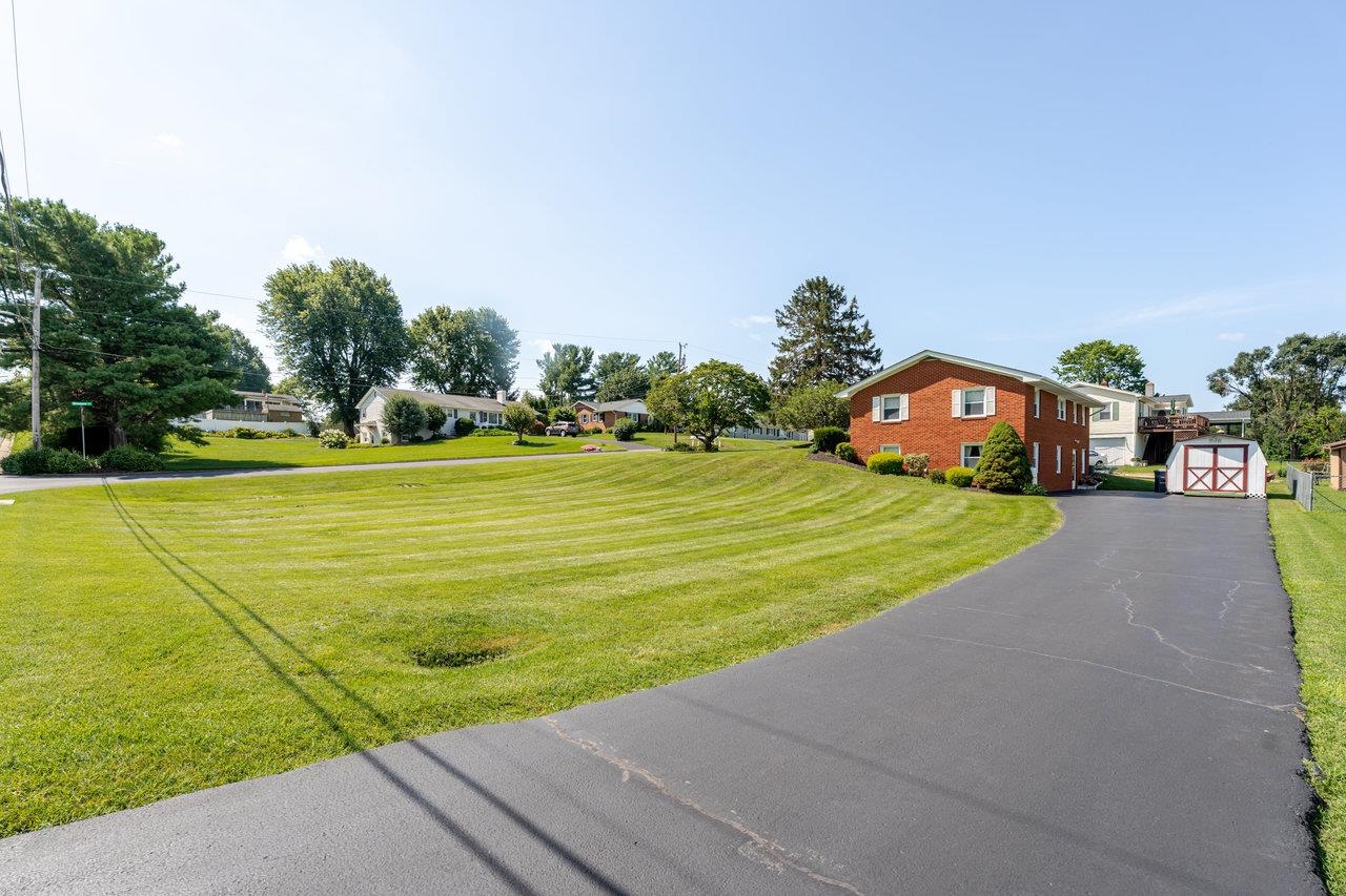 780 BROADVIEW DR, HARRISONBURG, Virginia 22802, 3 Bedrooms Bedrooms, ,1 BathroomBathrooms,Residential,780 BROADVIEW DR,667055 MLS # 667055