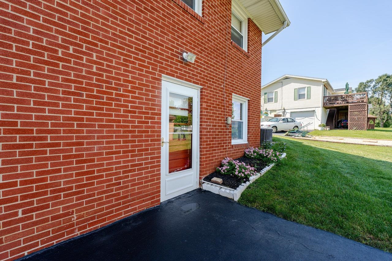 780 BROADVIEW DR, HARRISONBURG, Virginia 22802, 3 Bedrooms Bedrooms, ,1 BathroomBathrooms,Residential,780 BROADVIEW DR,667055 MLS # 667055
