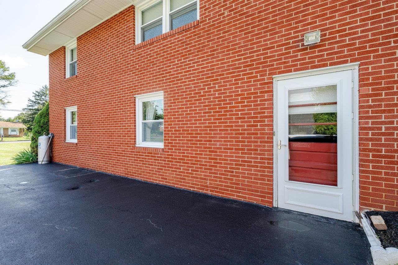 780 BROADVIEW DR, HARRISONBURG, Virginia 22802, 3 Bedrooms Bedrooms, ,1 BathroomBathrooms,Residential,780 BROADVIEW DR,667055 MLS # 667055