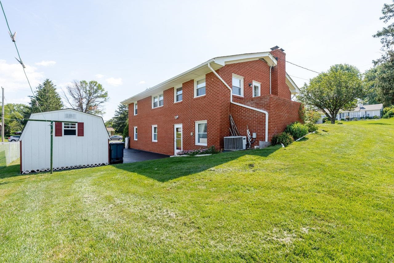 780 BROADVIEW DR, HARRISONBURG, Virginia 22802, 3 Bedrooms Bedrooms, ,1 BathroomBathrooms,Residential,780 BROADVIEW DR,667055 MLS # 667055