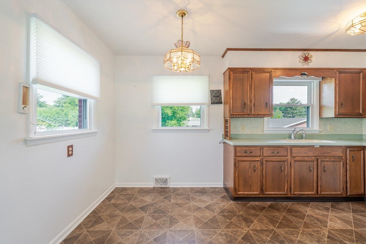 780 BROADVIEW DR, HARRISONBURG, Virginia 22802, 3 Bedrooms Bedrooms, ,1 BathroomBathrooms,Residential,780 BROADVIEW DR,667055 MLS # 667055