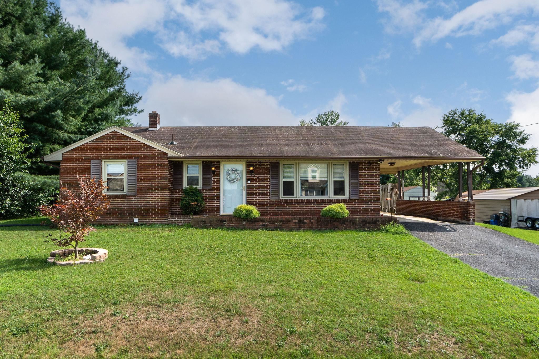 407 8TH ST, GROTTOES, Virginia 24441, 2 Bedrooms Bedrooms, ,1 BathroomBathrooms,Residential,L 32 B 87,407 8TH ST,667056 MLS # 667056