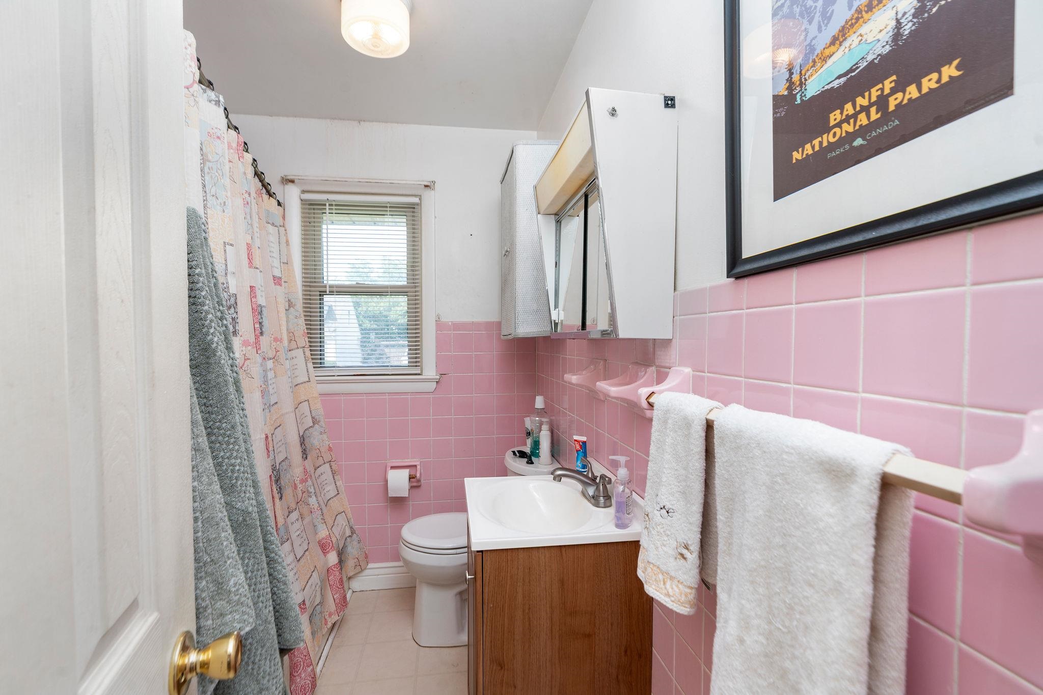 407 8TH ST, GROTTOES, Virginia 24441, 2 Bedrooms Bedrooms, ,1 BathroomBathrooms,Residential,L 32 B 87,407 8TH ST,667056 MLS # 667056