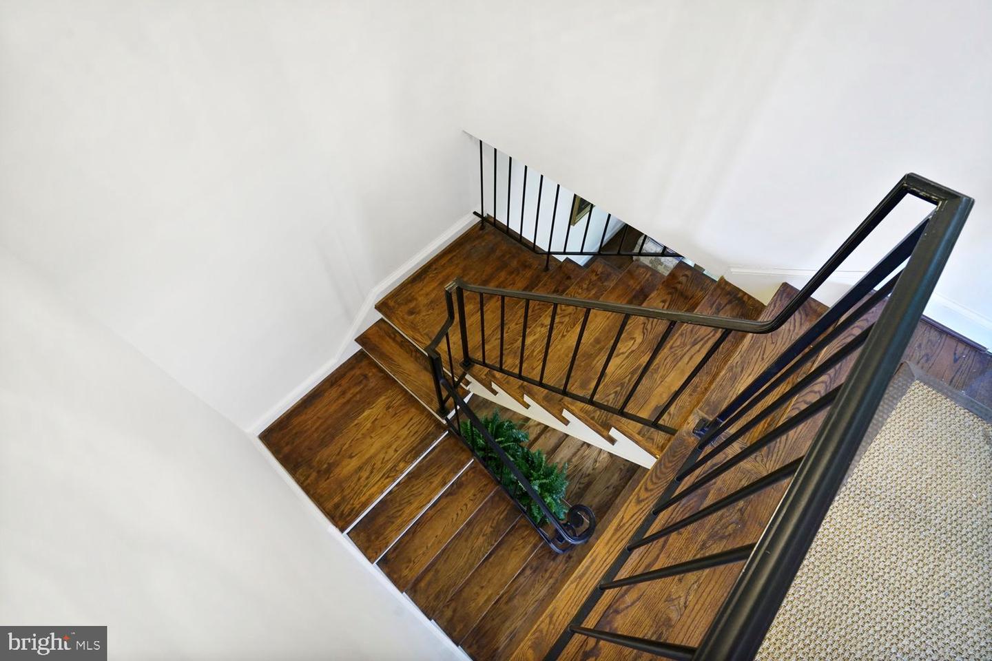 410 N LEE ST, ALEXANDRIA, Virginia 22314, 3 Bedrooms Bedrooms, ,2 BathroomsBathrooms,Residential,For sale,410 N LEE ST,VAAX2047604 MLS # VAAX2047604
