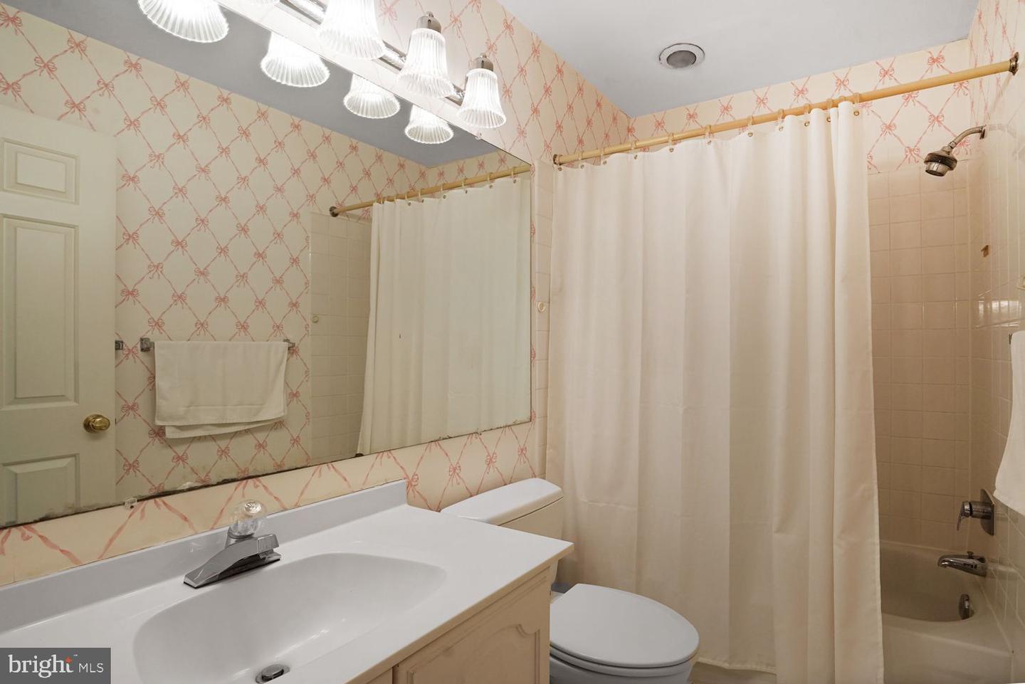 410 N LEE ST, ALEXANDRIA, Virginia 22314, 3 Bedrooms Bedrooms, ,2 BathroomsBathrooms,Residential,For sale,410 N LEE ST,VAAX2047604 MLS # VAAX2047604