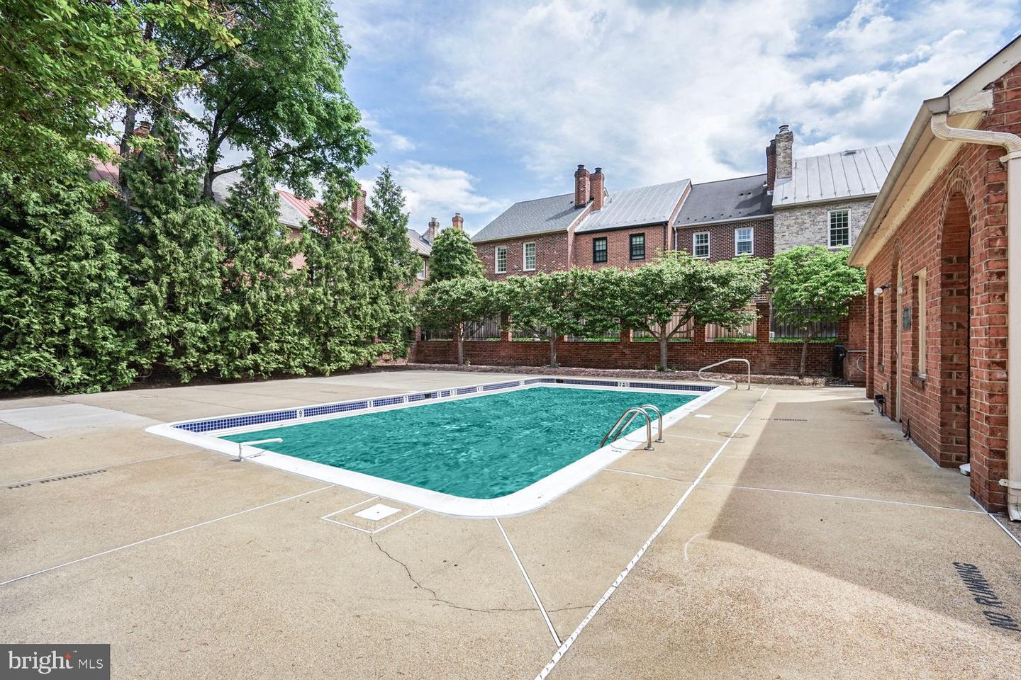 410 N LEE ST, ALEXANDRIA, Virginia 22314, 3 Bedrooms Bedrooms, ,2 BathroomsBathrooms,Residential,For sale,410 N LEE ST,VAAX2047604 MLS # VAAX2047604