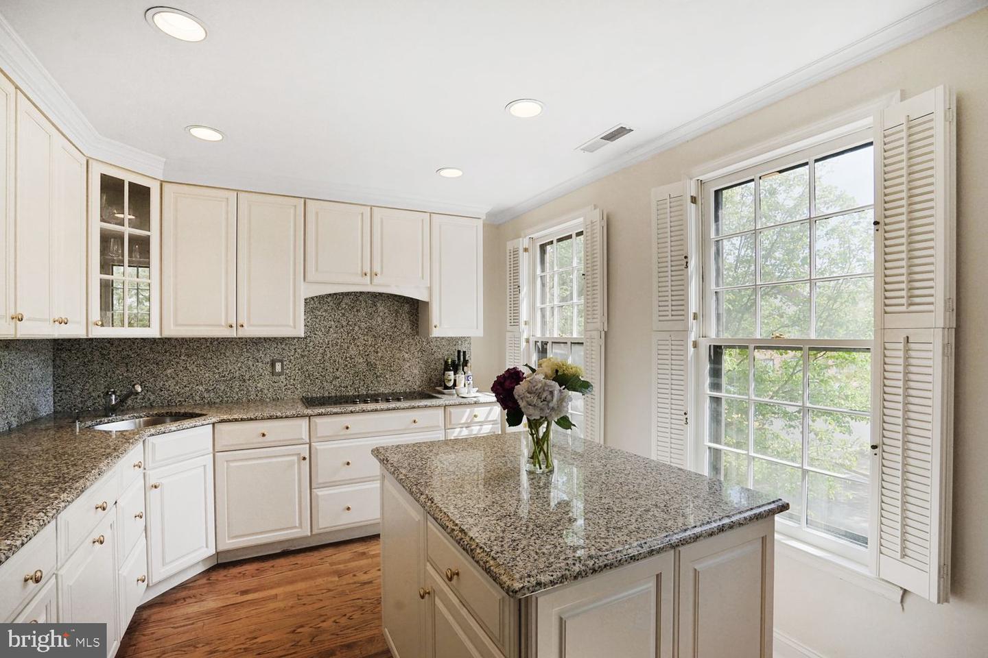 410 N LEE ST, ALEXANDRIA, Virginia 22314, 3 Bedrooms Bedrooms, ,2 BathroomsBathrooms,Residential,For sale,410 N LEE ST,VAAX2047604 MLS # VAAX2047604