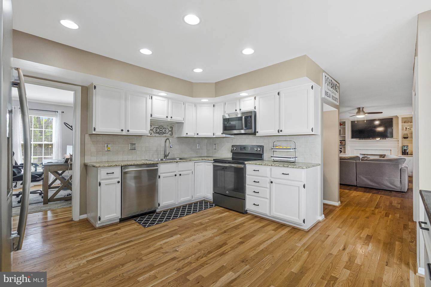 13901 STONEFIELD LN, CLIFTON, Virginia 20124, 4 Bedrooms Bedrooms, ,3 BathroomsBathrooms,Residential,For sale,13901 STONEFIELD LN,VAFX2255880 MLS # VAFX2255880