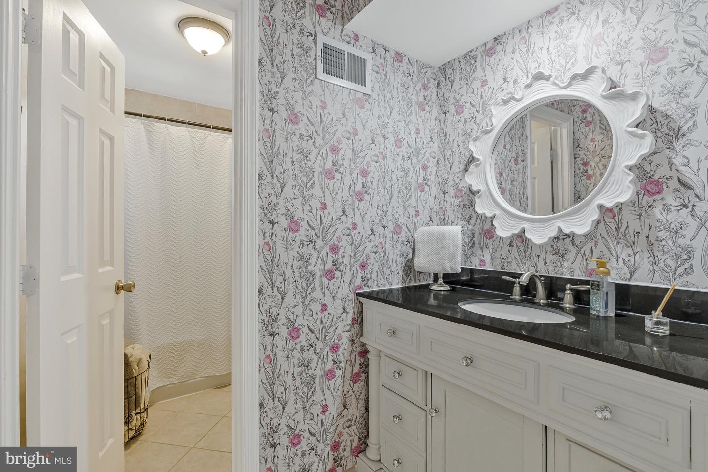 13901 STONEFIELD LN, CLIFTON, Virginia 20124, 4 Bedrooms Bedrooms, ,3 BathroomsBathrooms,Residential,For sale,13901 STONEFIELD LN,VAFX2255880 MLS # VAFX2255880