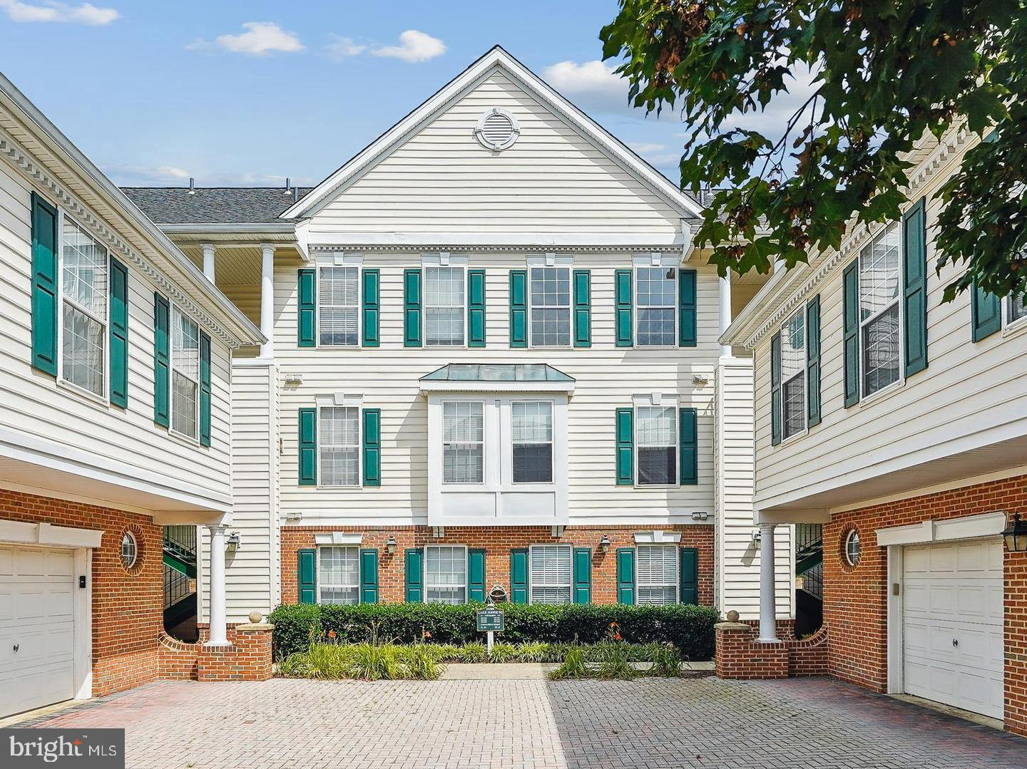 25280 LAKE SHORE SQ #303, CHANTILLY, Virginia 20152, 2 Bedrooms Bedrooms, ,2 BathroomsBathrooms,Residential,For sale,25280 LAKE SHORE SQ #303,VALO2102464 MLS # VALO2102464