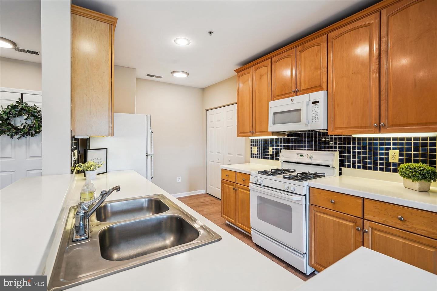 25280 LAKE SHORE SQ #303, CHANTILLY, Virginia 20152, 2 Bedrooms Bedrooms, ,2 BathroomsBathrooms,Residential,For sale,25280 LAKE SHORE SQ #303,VALO2102464 MLS # VALO2102464