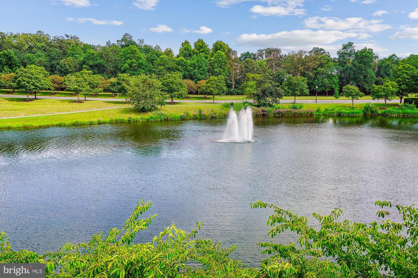 25280 LAKE SHORE SQ #303, CHANTILLY, Virginia 20152, 2 Bedrooms Bedrooms, ,2 BathroomsBathrooms,Residential,For sale,25280 LAKE SHORE SQ #303,VALO2102464 MLS # VALO2102464