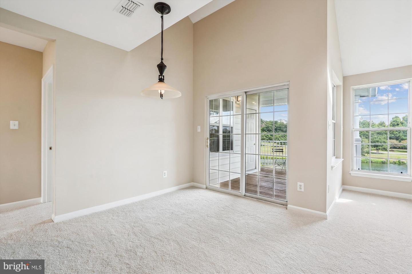 25280 LAKE SHORE SQ #303, CHANTILLY, Virginia 20152, 2 Bedrooms Bedrooms, ,2 BathroomsBathrooms,Residential,For sale,25280 LAKE SHORE SQ #303,VALO2102464 MLS # VALO2102464