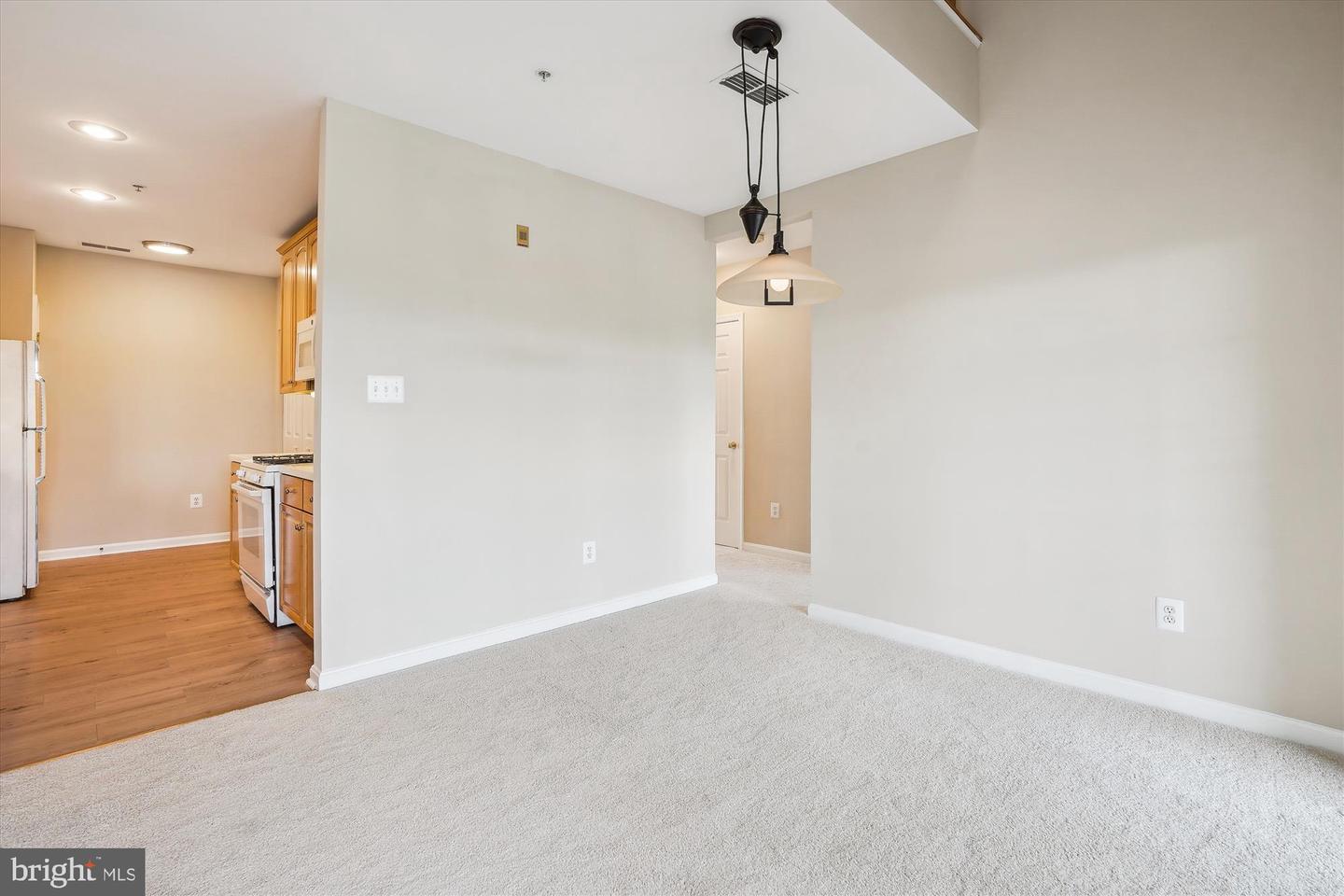 25280 LAKE SHORE SQ #303, CHANTILLY, Virginia 20152, 2 Bedrooms Bedrooms, ,2 BathroomsBathrooms,Residential,For sale,25280 LAKE SHORE SQ #303,VALO2102464 MLS # VALO2102464