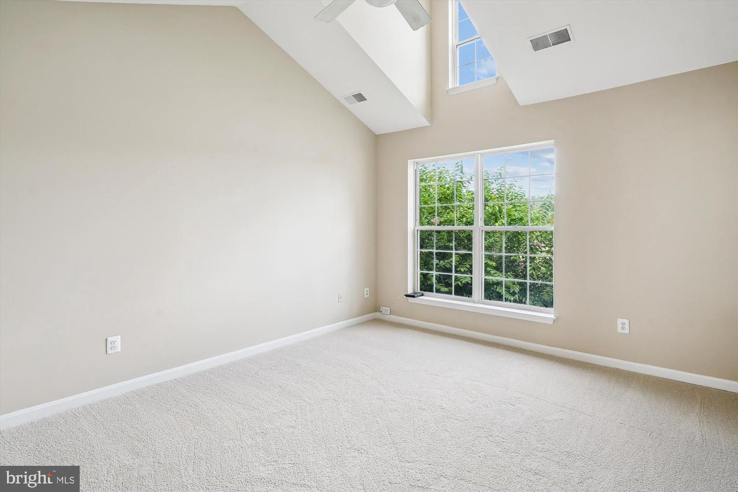 25280 LAKE SHORE SQ #303, CHANTILLY, Virginia 20152, 2 Bedrooms Bedrooms, ,2 BathroomsBathrooms,Residential,For sale,25280 LAKE SHORE SQ #303,VALO2102464 MLS # VALO2102464