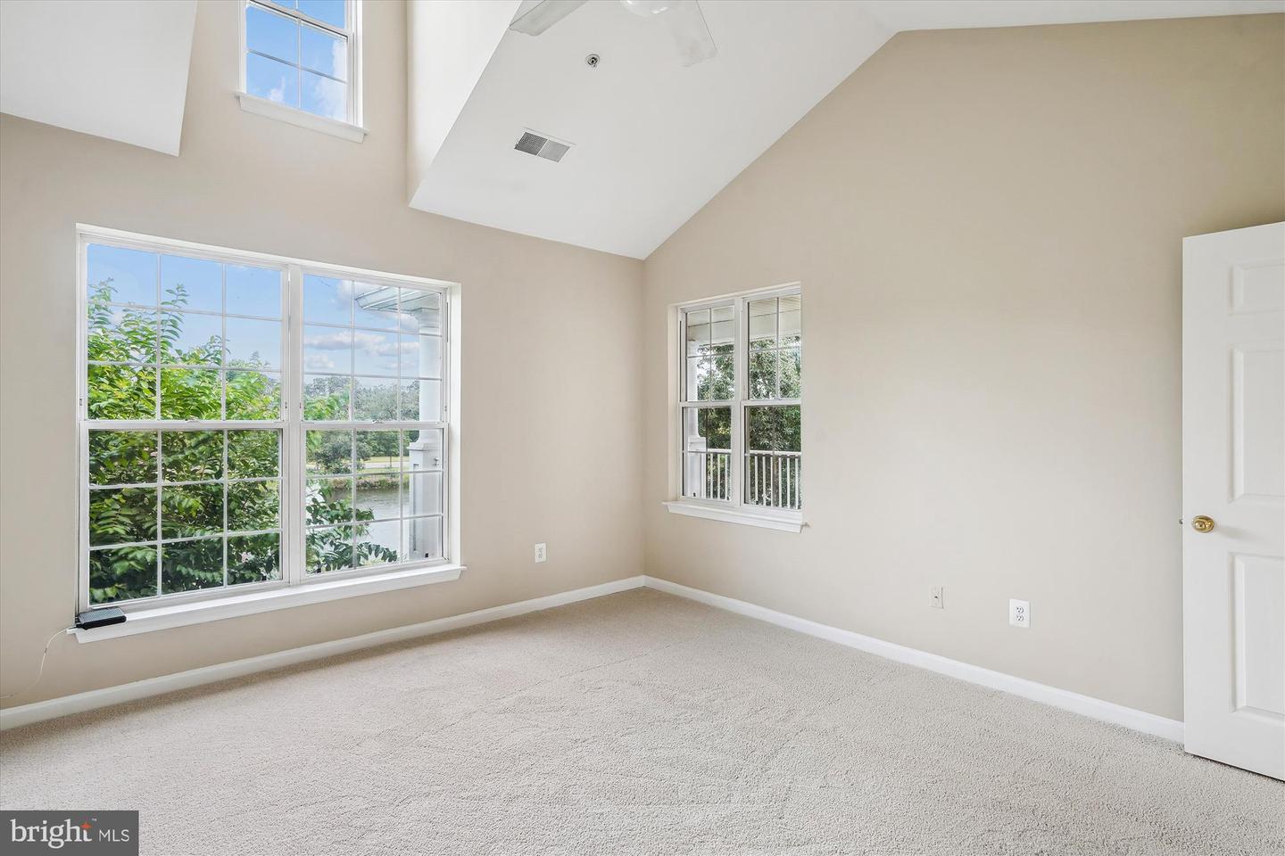 25280 LAKE SHORE SQ #303, CHANTILLY, Virginia 20152, 2 Bedrooms Bedrooms, ,2 BathroomsBathrooms,Residential,For sale,25280 LAKE SHORE SQ #303,VALO2102464 MLS # VALO2102464