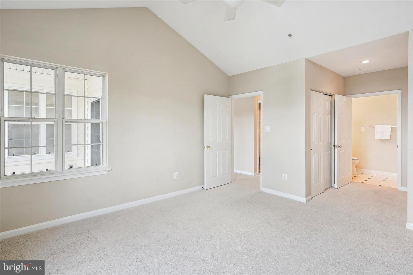25280 LAKE SHORE SQ #303, CHANTILLY, Virginia 20152, 2 Bedrooms Bedrooms, ,2 BathroomsBathrooms,Residential,For sale,25280 LAKE SHORE SQ #303,VALO2102464 MLS # VALO2102464