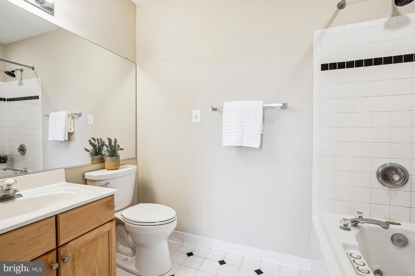 25280 LAKE SHORE SQ #303, CHANTILLY, Virginia 20152, 2 Bedrooms Bedrooms, ,2 BathroomsBathrooms,Residential,For sale,25280 LAKE SHORE SQ #303,VALO2102464 MLS # VALO2102464