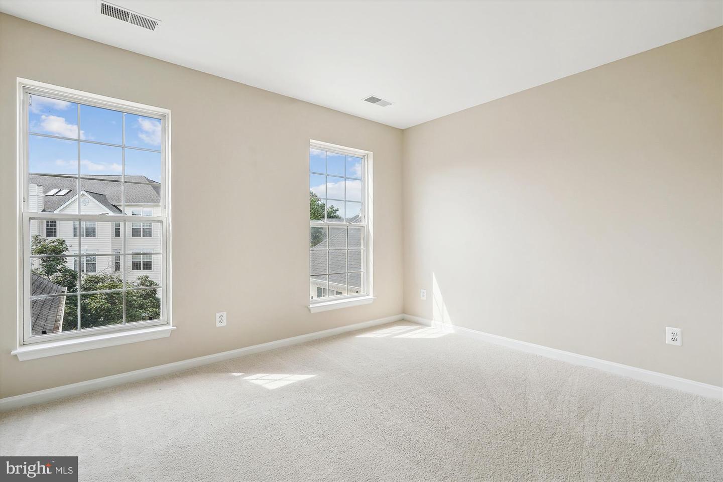25280 LAKE SHORE SQ #303, CHANTILLY, Virginia 20152, 2 Bedrooms Bedrooms, ,2 BathroomsBathrooms,Residential,For sale,25280 LAKE SHORE SQ #303,VALO2102464 MLS # VALO2102464