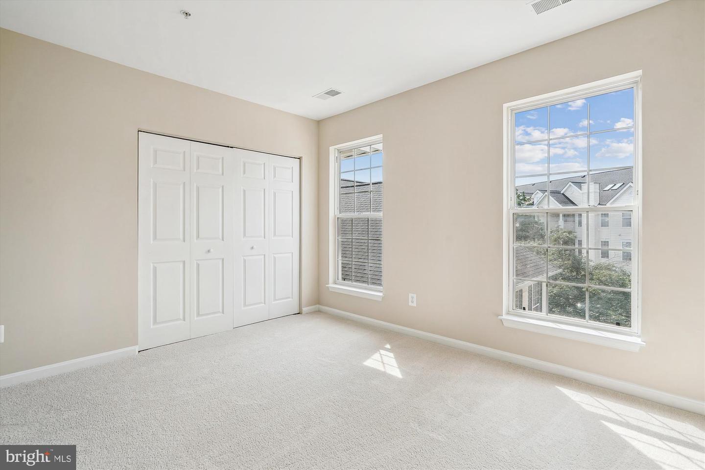 25280 LAKE SHORE SQ #303, CHANTILLY, Virginia 20152, 2 Bedrooms Bedrooms, ,2 BathroomsBathrooms,Residential,For sale,25280 LAKE SHORE SQ #303,VALO2102464 MLS # VALO2102464