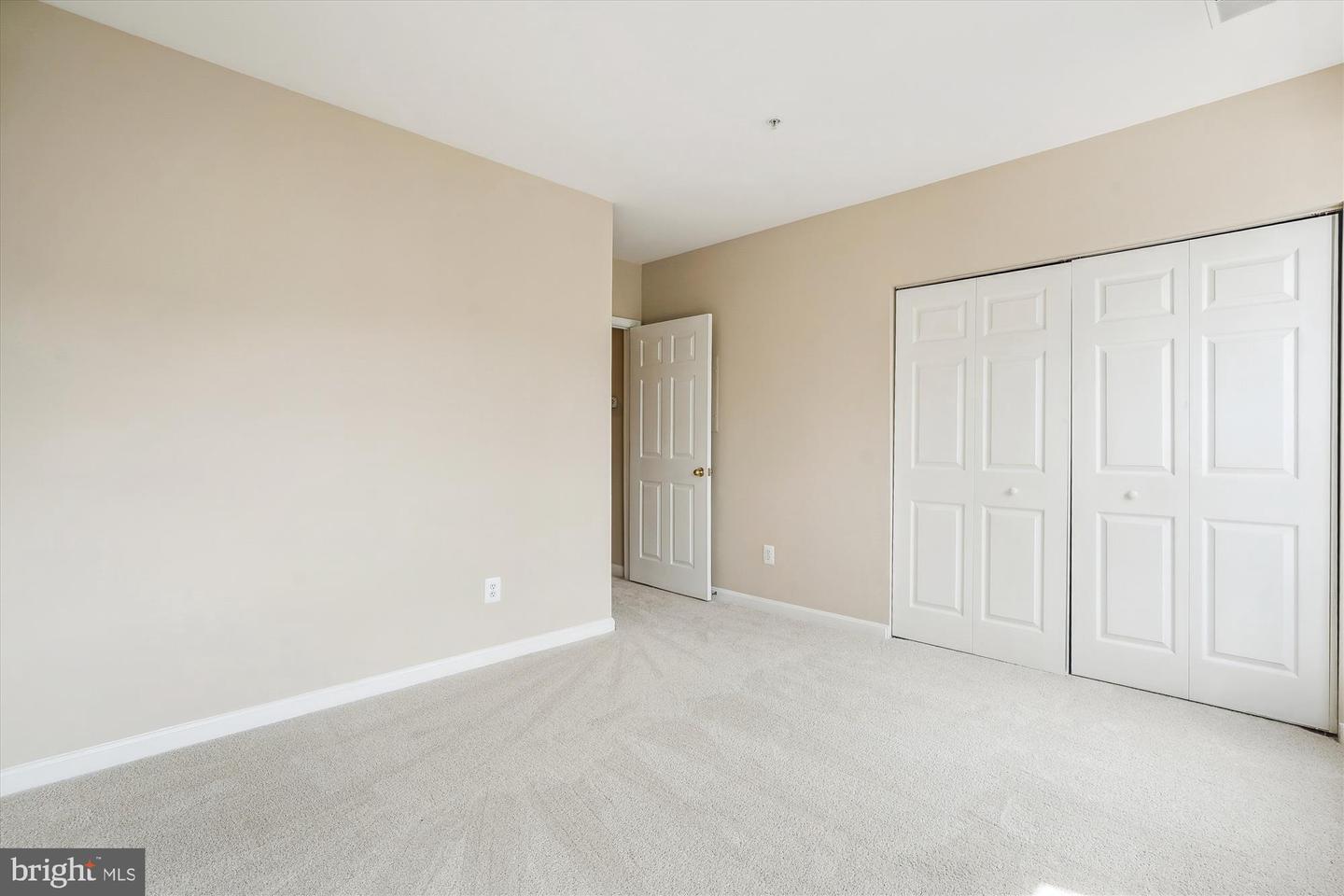 25280 LAKE SHORE SQ #303, CHANTILLY, Virginia 20152, 2 Bedrooms Bedrooms, ,2 BathroomsBathrooms,Residential,For sale,25280 LAKE SHORE SQ #303,VALO2102464 MLS # VALO2102464