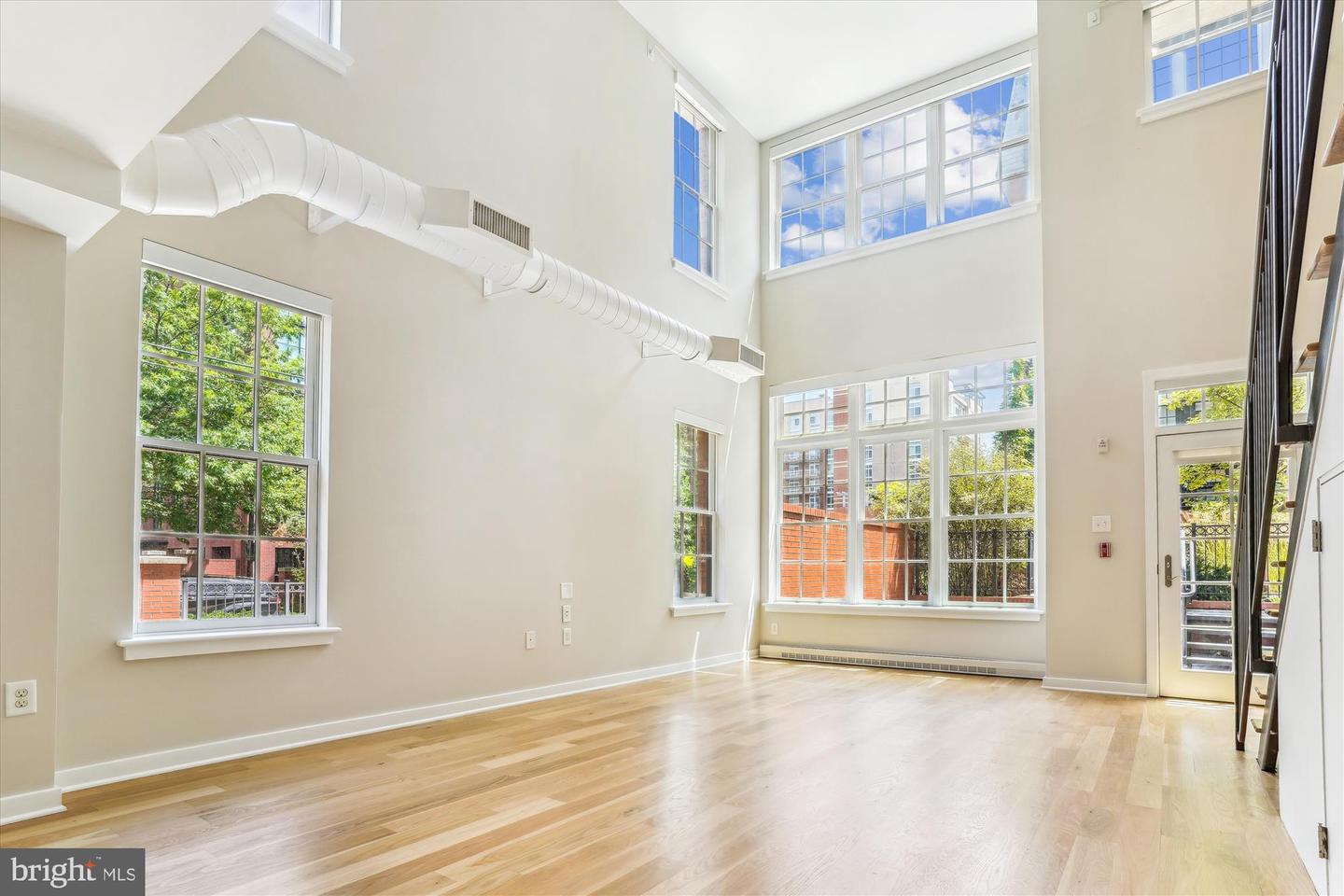 1610 N QUEEN ST #211, ARLINGTON, Virginia 22209, 2 Bedrooms Bedrooms, ,2 BathroomsBathrooms,Residential,For sale,1610 N QUEEN ST #211,VAAR2061042 MLS # VAAR2061042