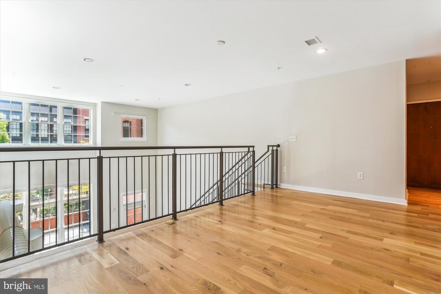 1610 N QUEEN ST #211, ARLINGTON, Virginia 22209, 2 Bedrooms Bedrooms, ,2 BathroomsBathrooms,Residential,For sale,1610 N QUEEN ST #211,VAAR2061042 MLS # VAAR2061042