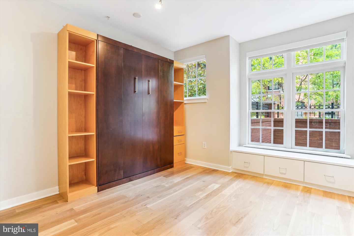 1610 N QUEEN ST #211, ARLINGTON, Virginia 22209, 2 Bedrooms Bedrooms, ,2 BathroomsBathrooms,Residential,For sale,1610 N QUEEN ST #211,VAAR2061042 MLS # VAAR2061042